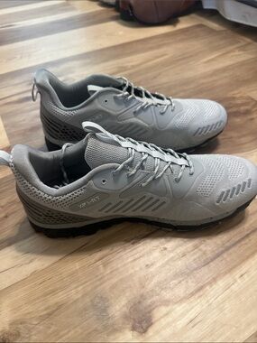 Men's Athletic Sneakers in Light Gray - Lightweight Performance